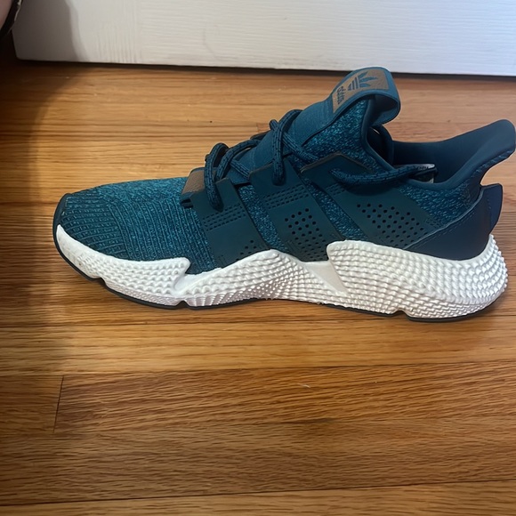 Adidas - Picture 3 of 4